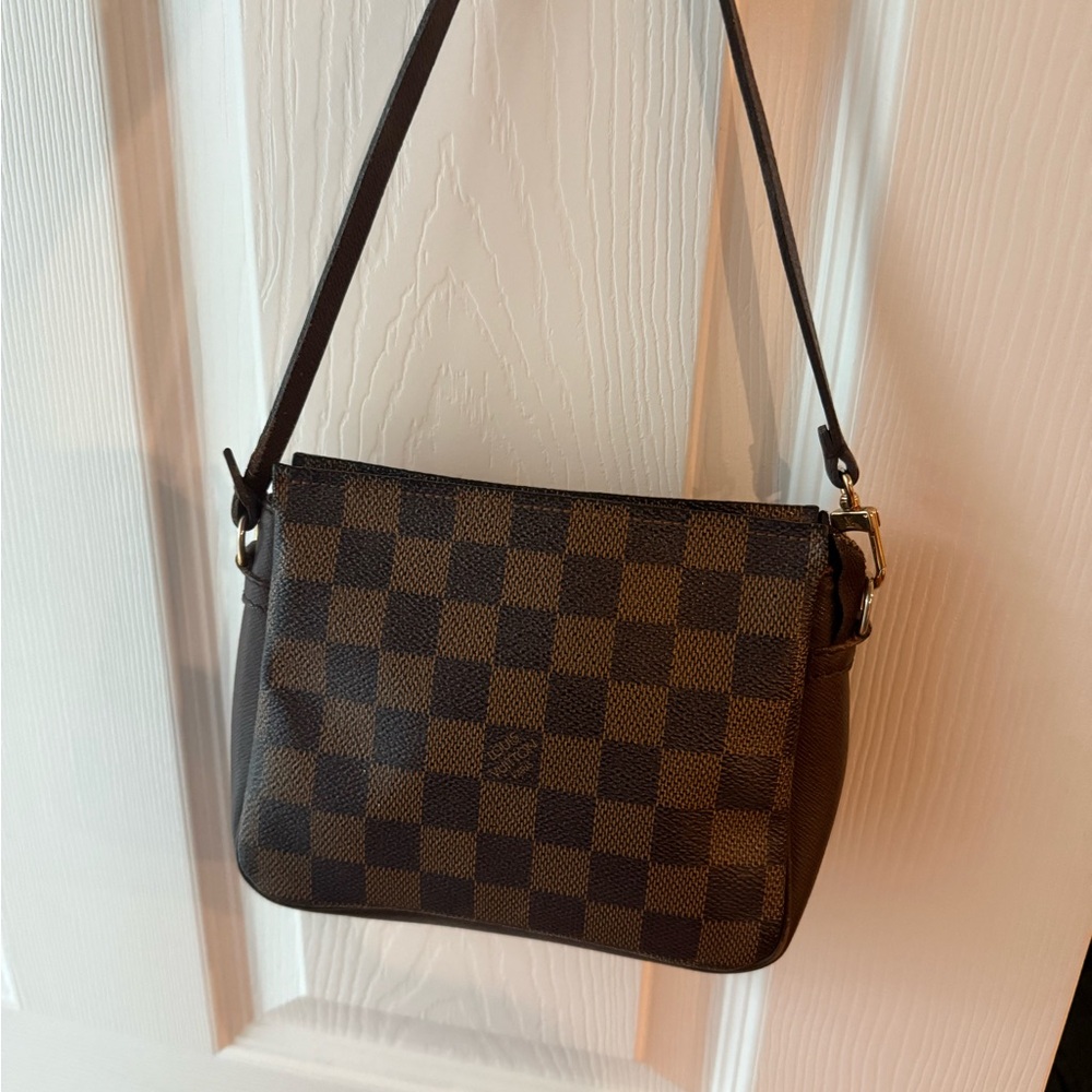 Louis Vuitton damier ebene pochette